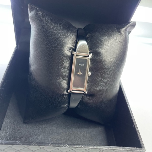 SOLD🔵🔵🔵Gucci 1500L Vintage Swiss Watch - Picture 4 of 6